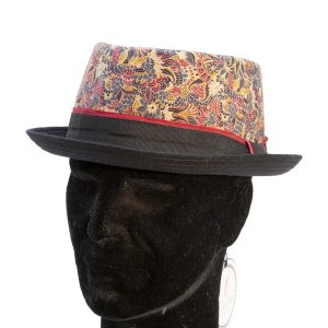 Cappello modello "Pork Pie" in tessuto fantasia