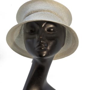 Flat hat in visca