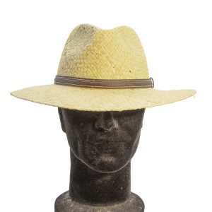 Modello "Indiana" in raffia naturale ad ampia tesa