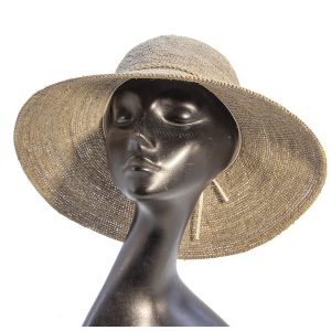 Cloche in paglia lavorata al crochet, ala cm 10, regolabile, avvolgibile