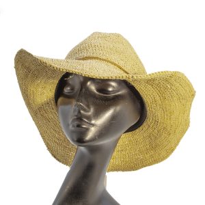 Modello "Cow boy" in rafia naturale lavorata al crochet