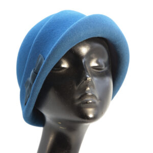 cloche in feltro lana con fiocco